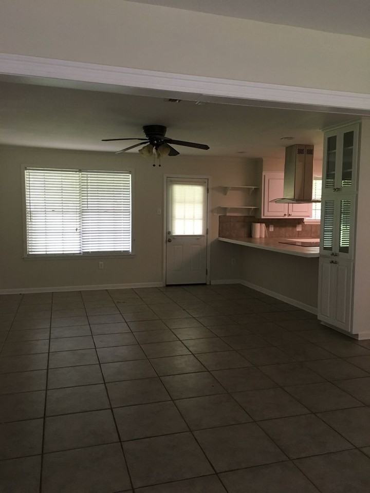 1120 Wylie Dr - Photo 2 of 13