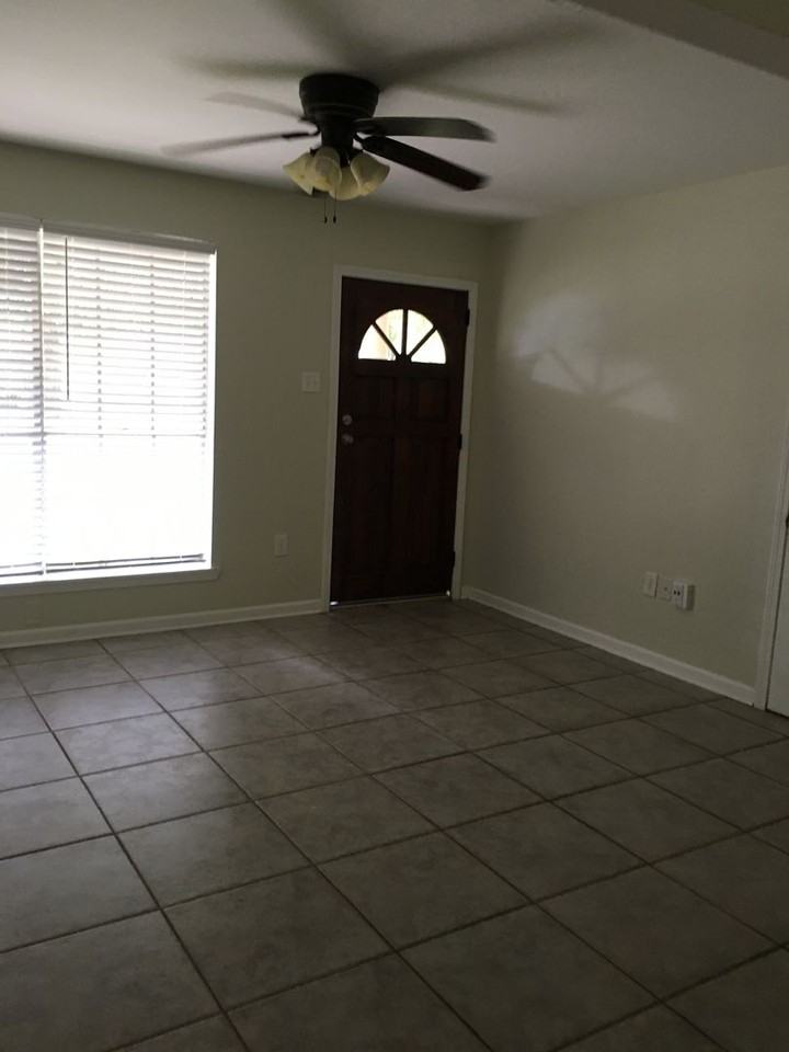 1120 Wylie Dr - Photo 3 of 13