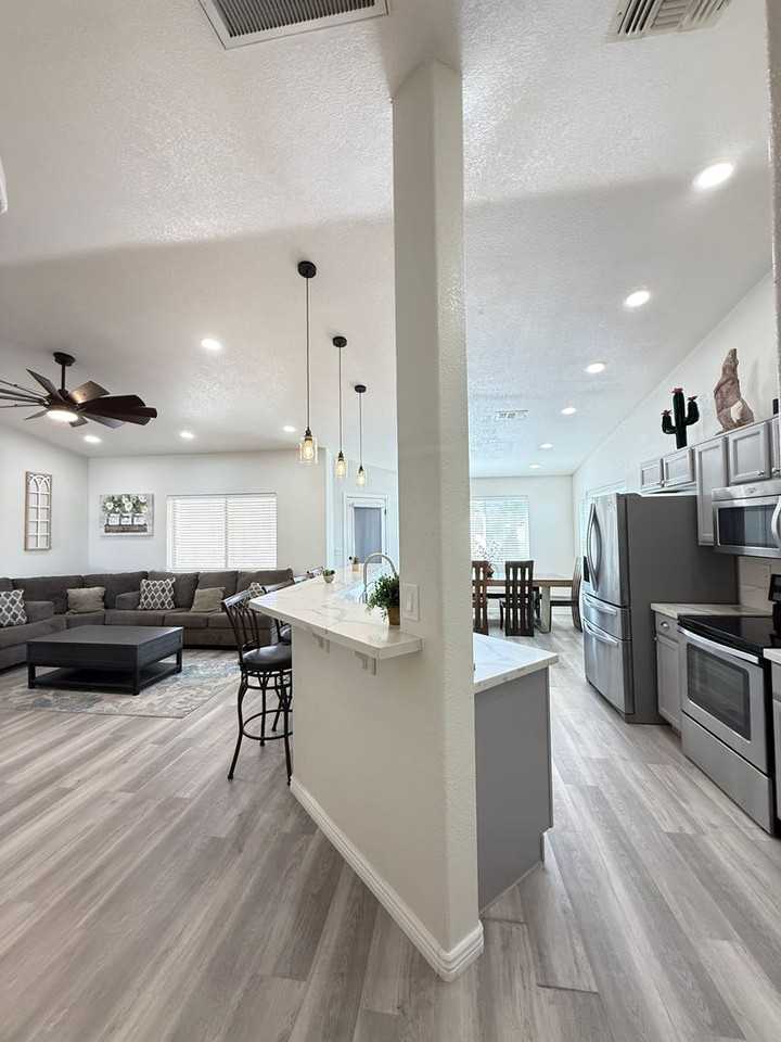 2725 Huntington Dr - Photo 5 of 17
