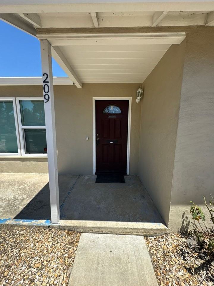 209 E Laurel Dr - Photo 3 of 16