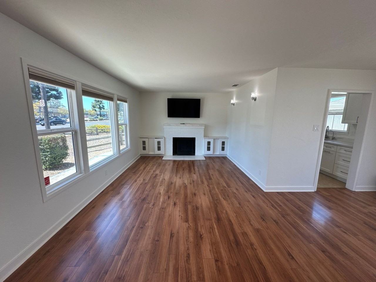 209 E Laurel Dr - Photo 4 of 16