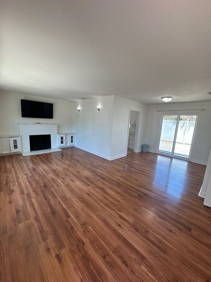 209 E Laurel Dr - Photo 5 of 16