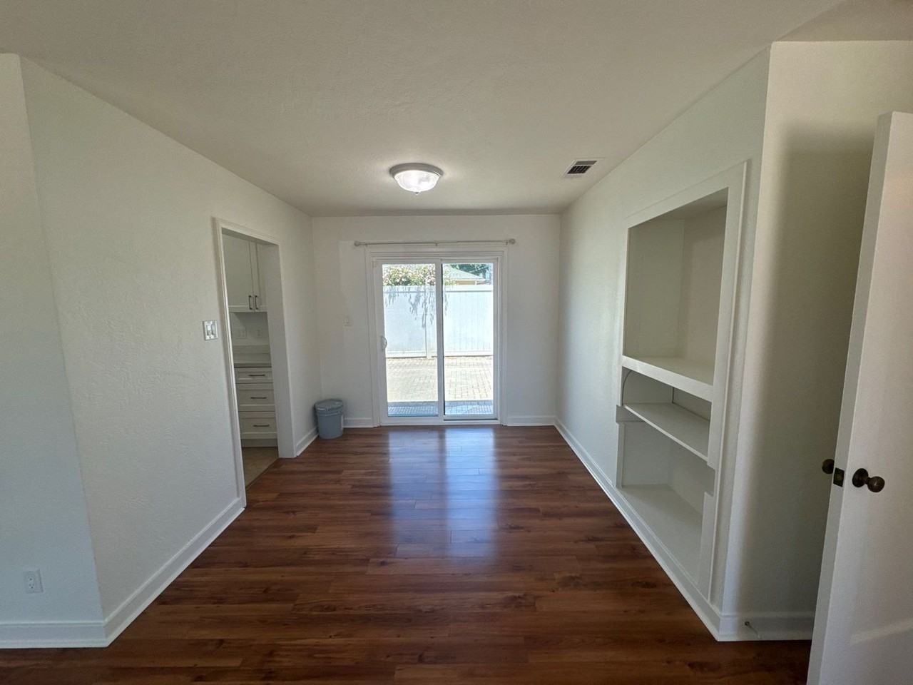 209 E Laurel Dr - Photo 6 of 16