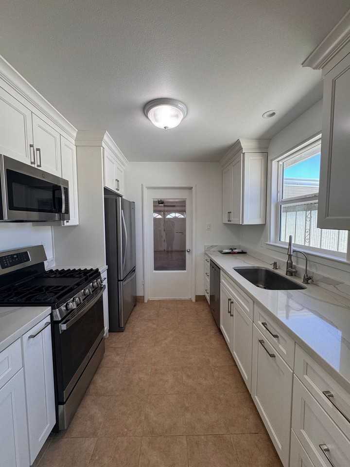 209 E Laurel Dr - Photo 7 of 16