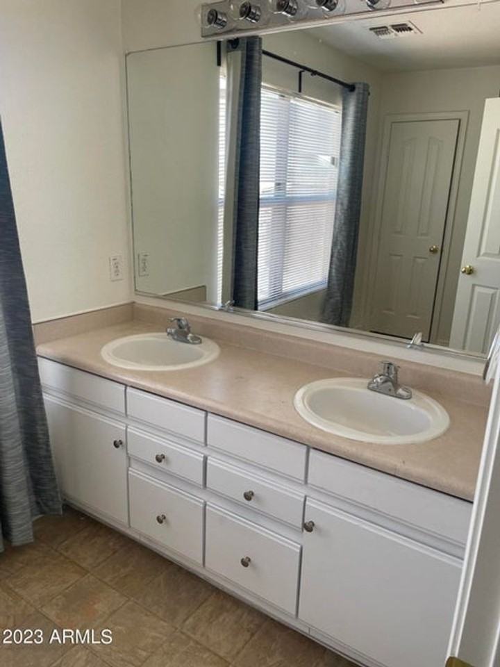 6152 S Sharon Ct - Photo 6 of 10