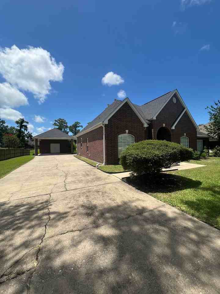 1909 Rosedown Dr - Photo 2 of 24