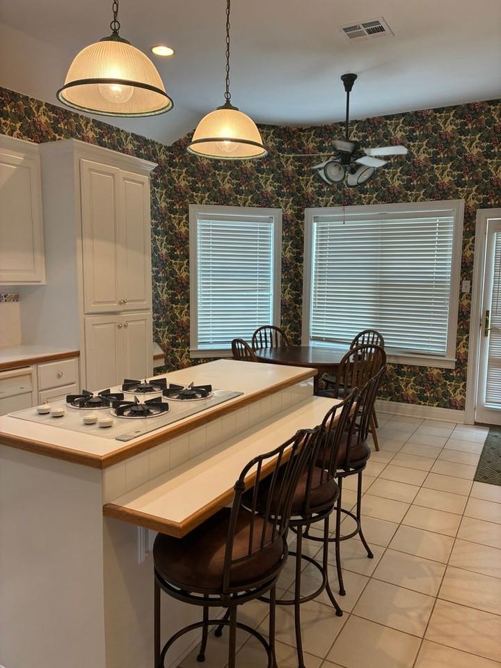 1909 Rosedown Dr - Photo 6 of 24