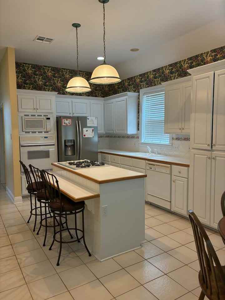 1909 Rosedown Dr - Photo 7 of 24