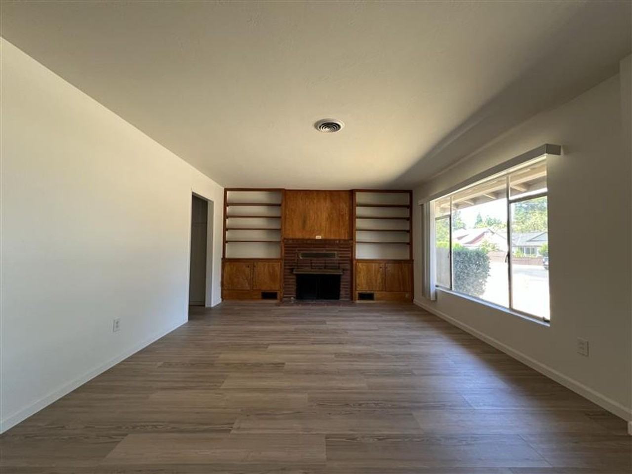 715 Natoma St - Photo 2 of 10