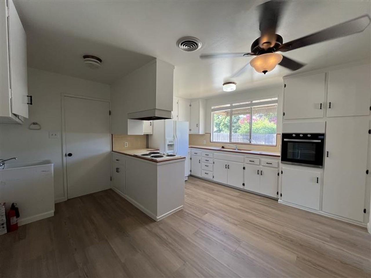 715 Natoma St - Photo 4 of 10