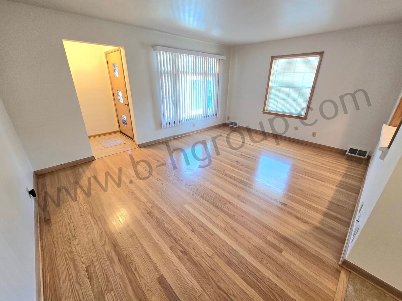 7833 39th Ave - Photo 2 of 50