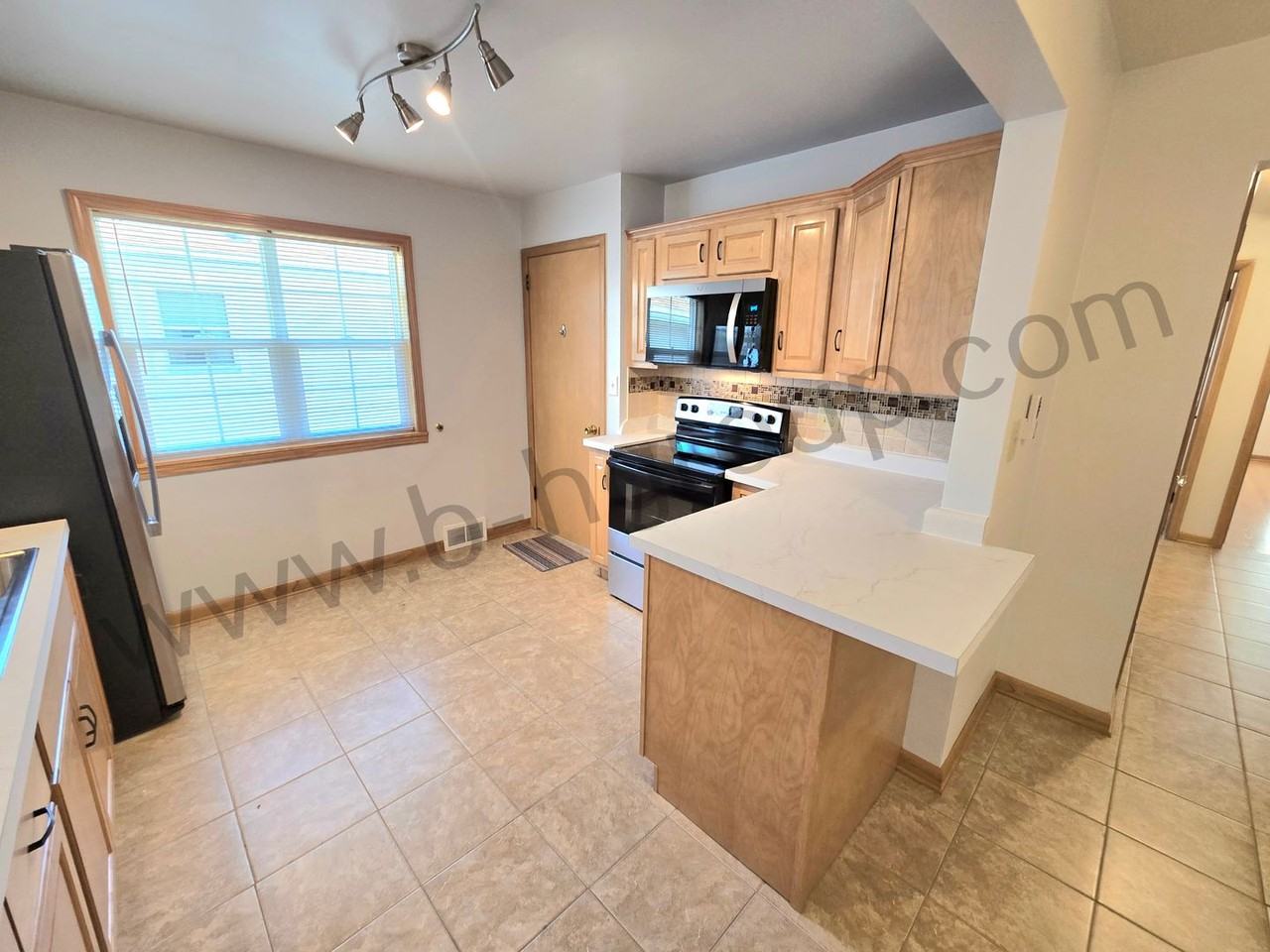 7833 39th Ave - Photo 4 of 50