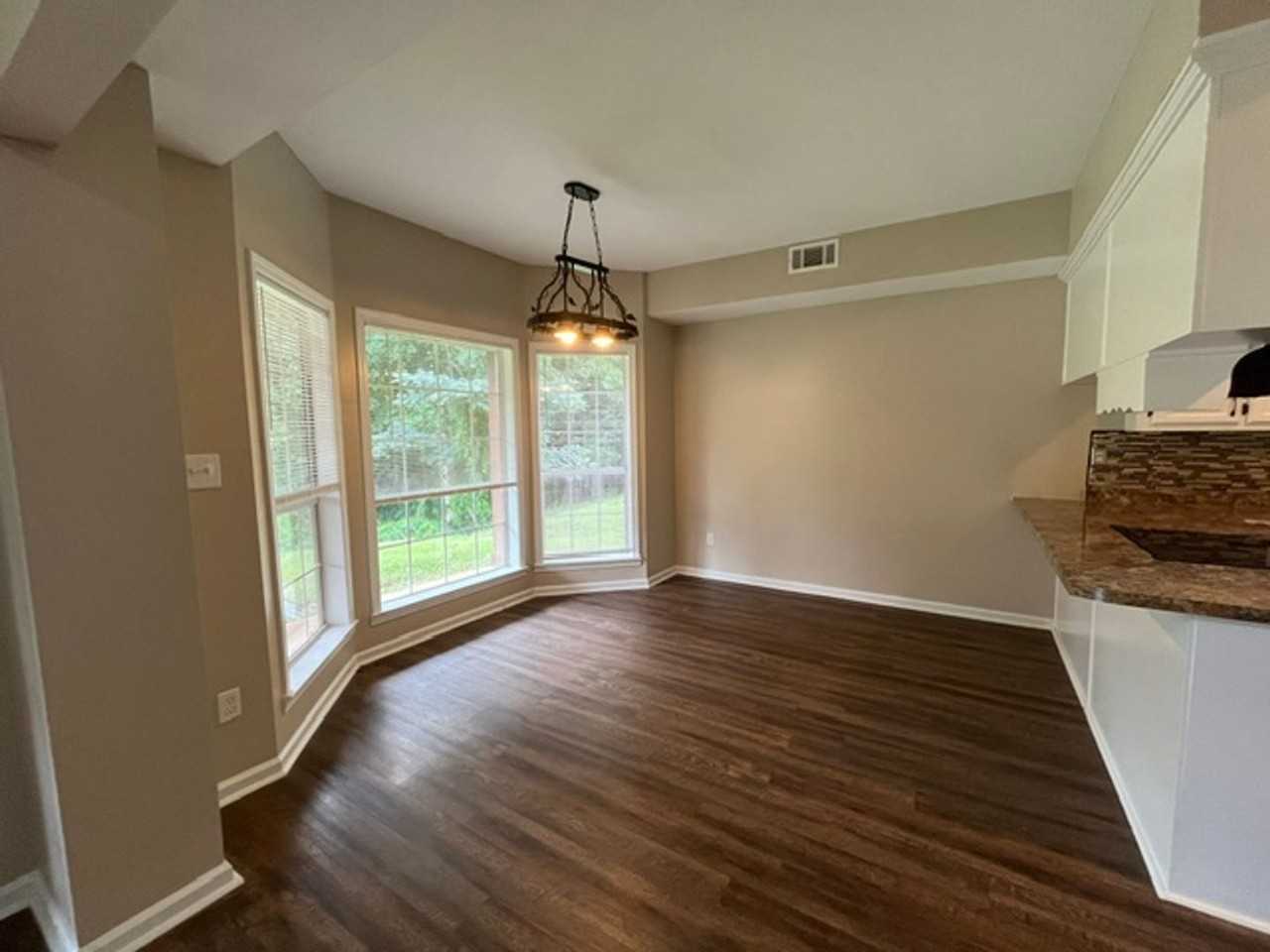 440 Blue Lake Dr - Photo 4 of 28