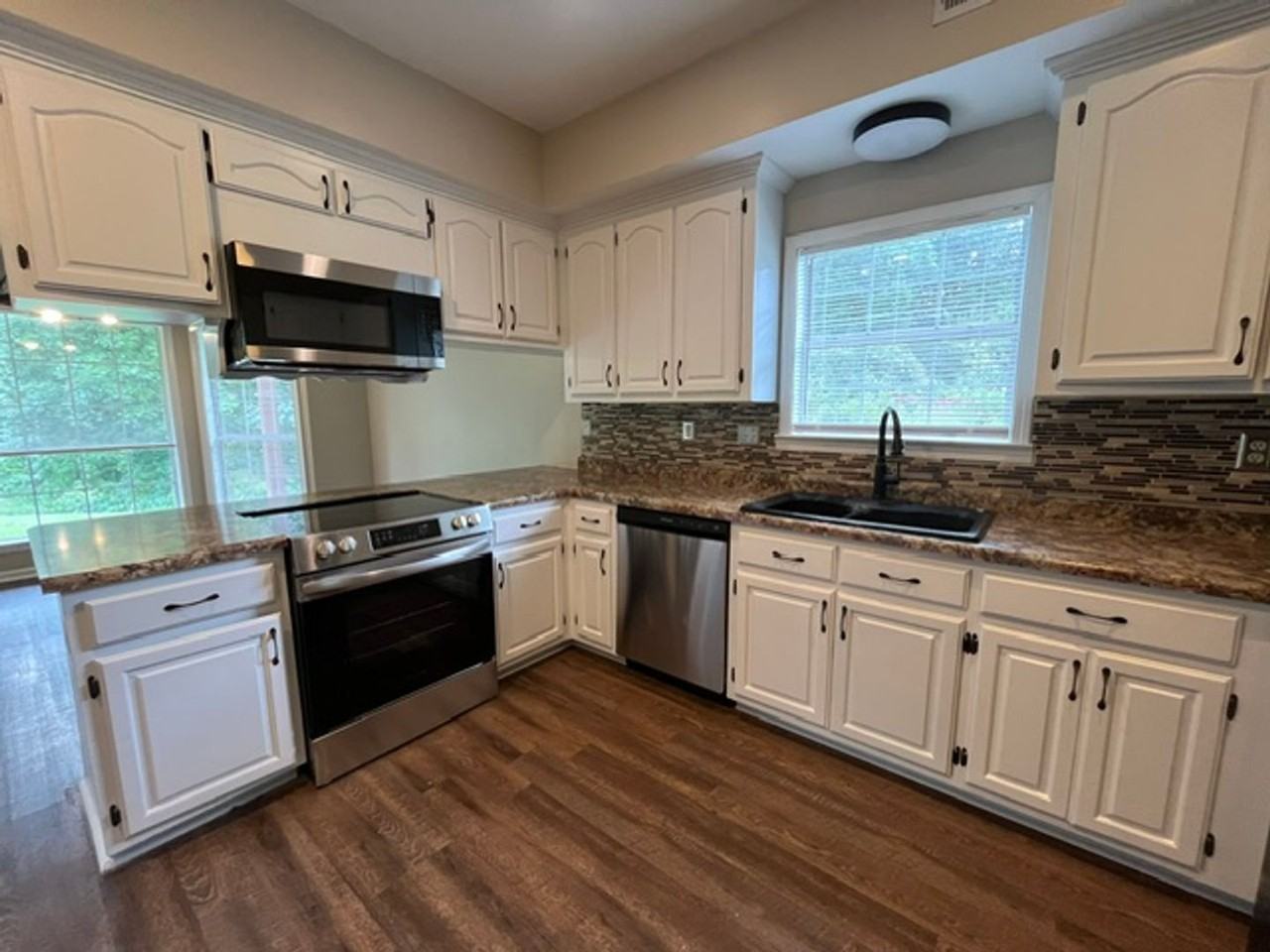 440 Blue Lake Dr - Photo 5 of 28