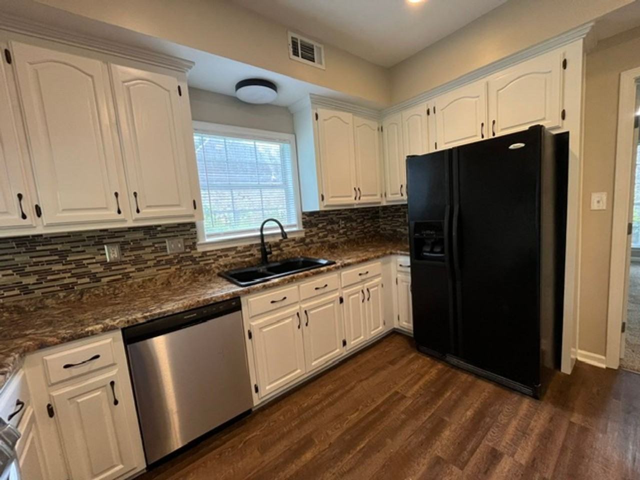 440 Blue Lake Dr - Photo 6 of 28