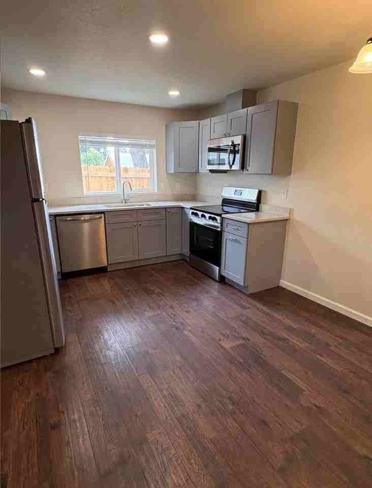 613 St Thomas Lane - Photo 5 of 23