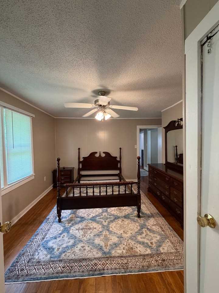 819 Summerville Rd - Photo 2 of 13