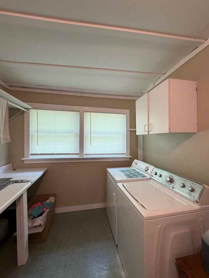 819 Summerville Rd - Photo 3 of 13