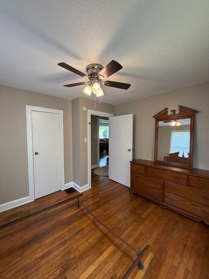 819 Summerville Rd - Photo 7 of 13