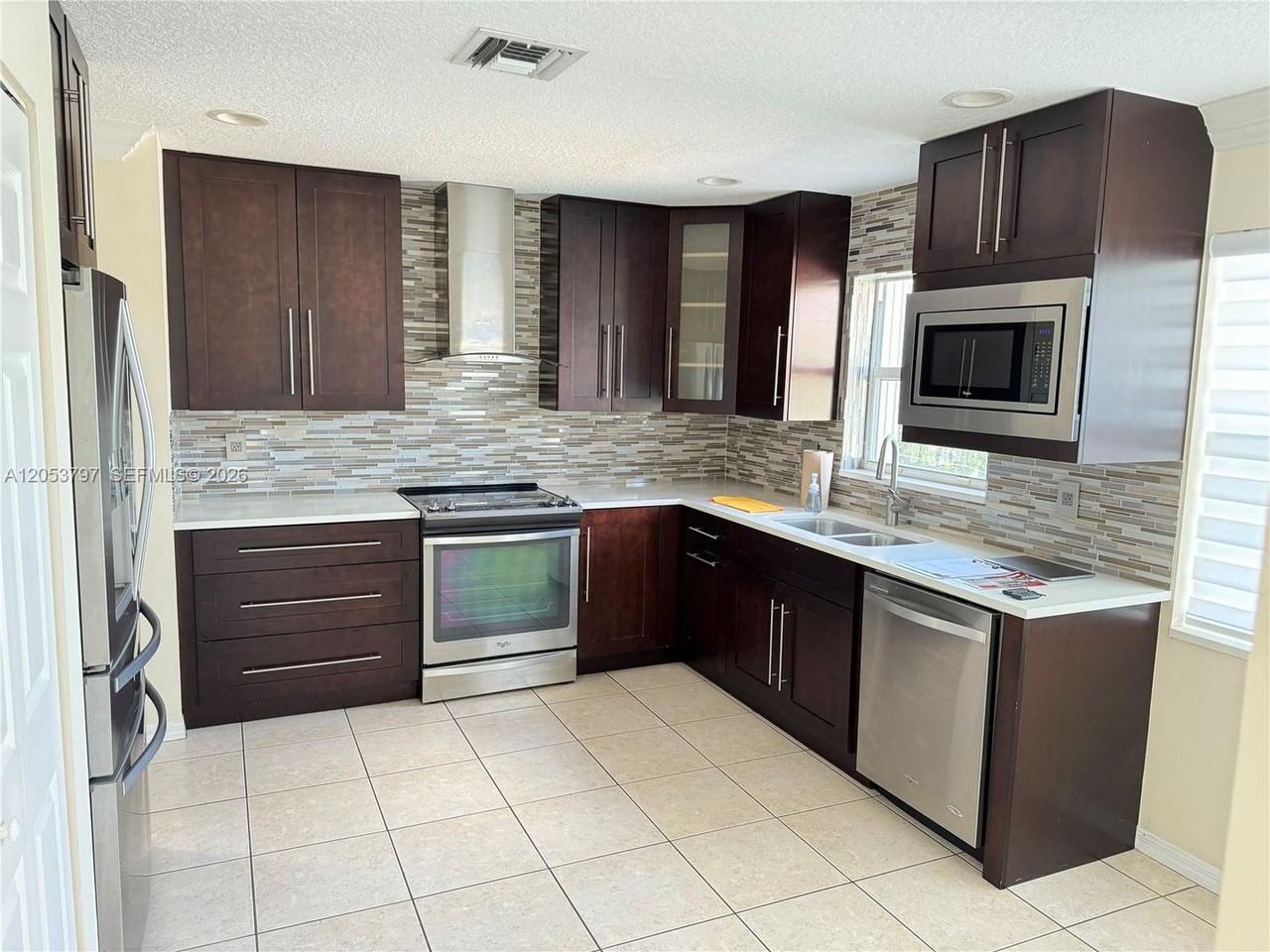 7129 Crescent Creek Way - Photo 2 of 12