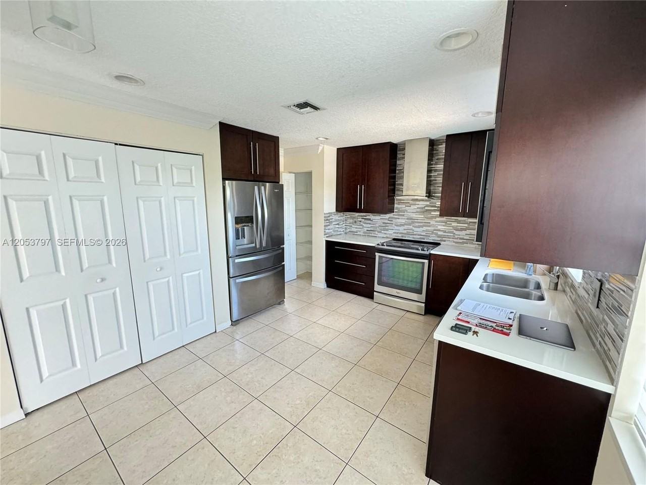 7129 Crescent Creek Way - Photo 3 of 12