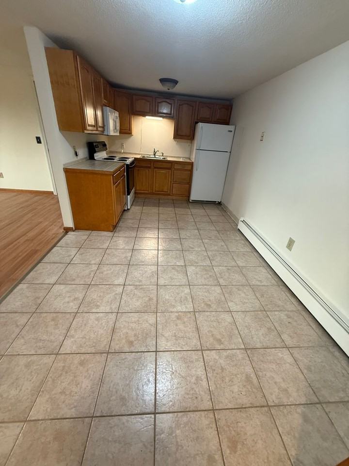9 Edwards Ave #A4 - Photo 3 of 4