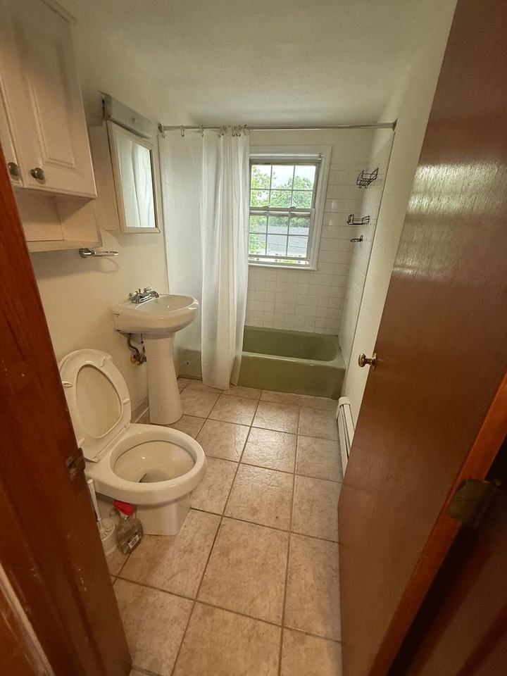 9 Edwards Ave #A4 - Photo 4 of 4