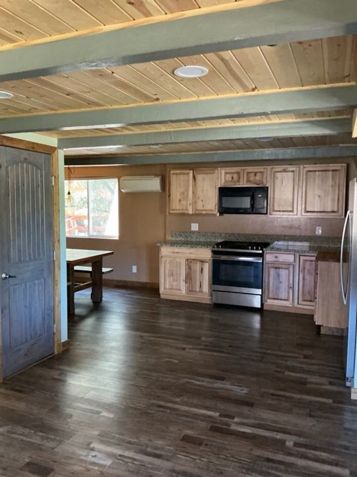 2320 Arctic Dr - Photo 4 of 18
