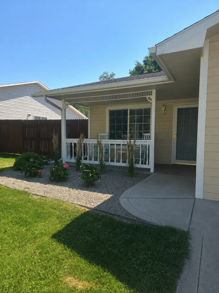 512 April Ln #B - Photo 2 of 18