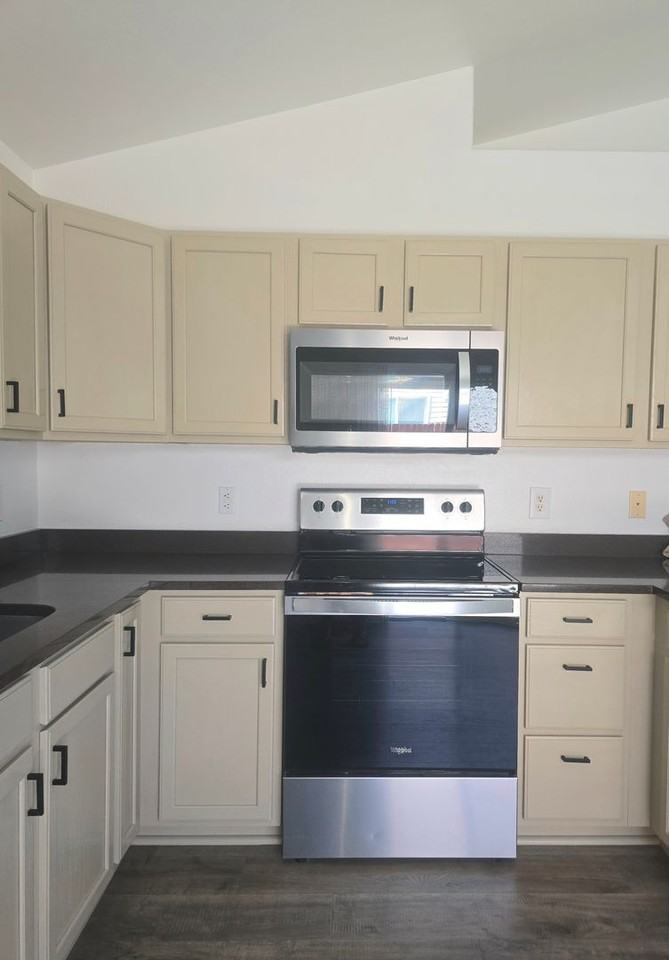 512 April Ln #B - Photo 3 of 18