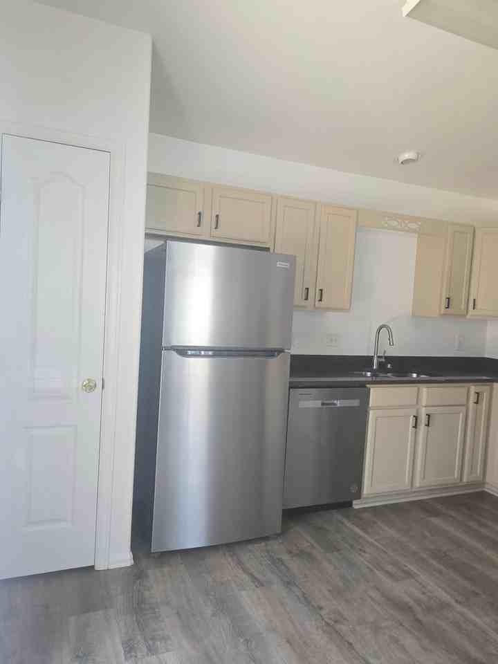 512 April Ln #B - Photo 5 of 18