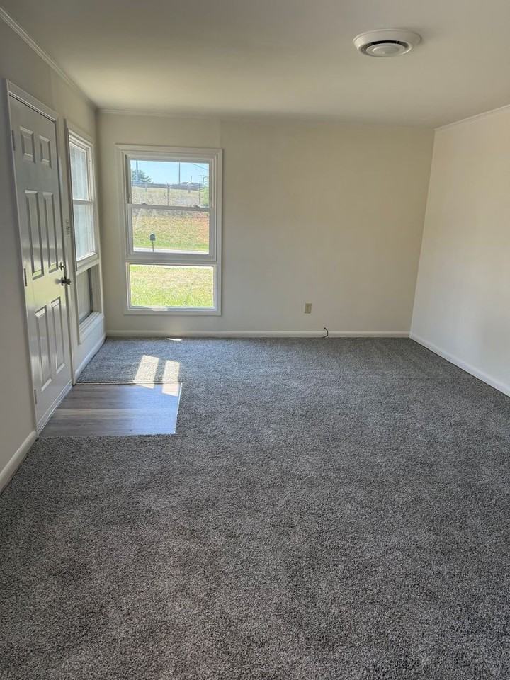 1725 E Cone Blvd - Photo 2 of 7