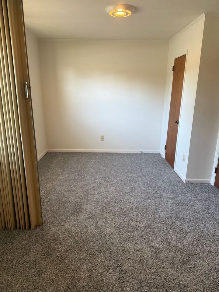 1725 E Cone Blvd - Photo 4 of 7