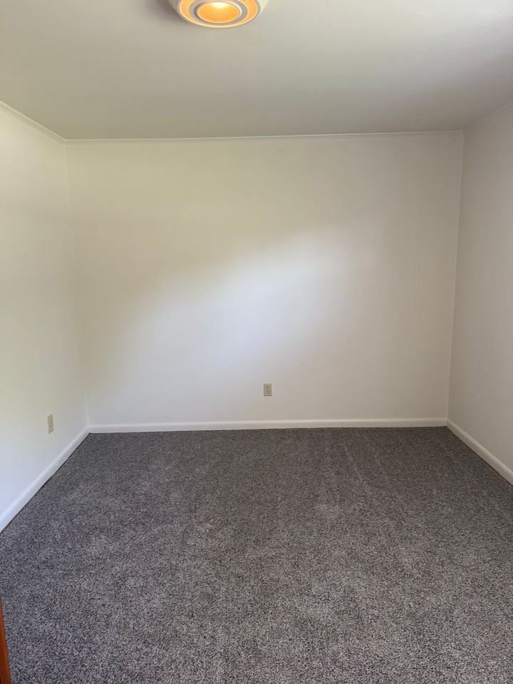 1725 E Cone Blvd - Photo 5 of 7