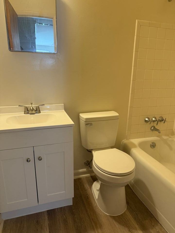 1725 E Cone Blvd - Photo 6 of 7