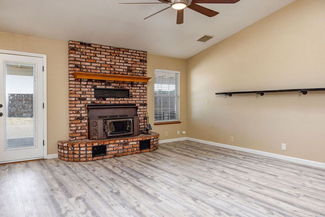 1221 Alysa Ct - Photo 3 of 30