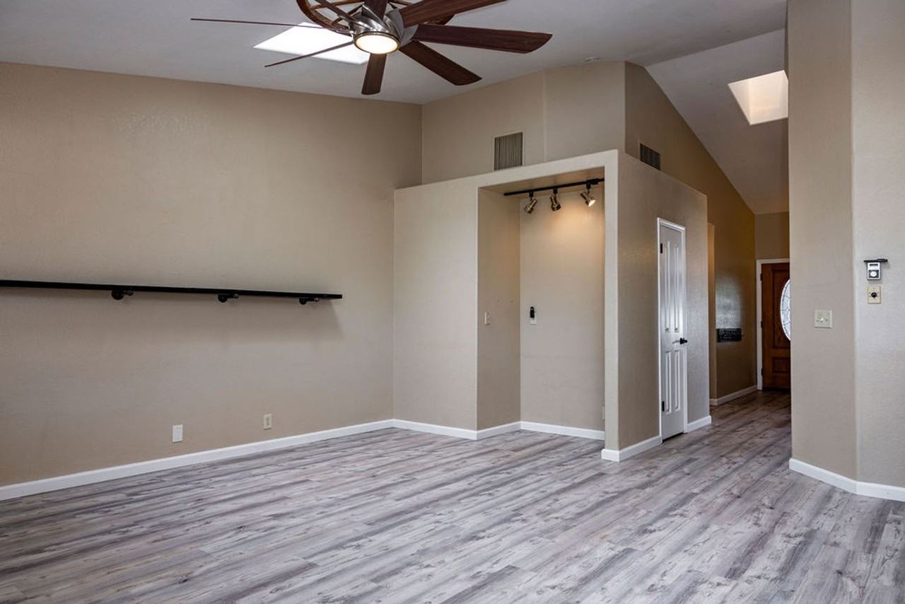 1221 Alysa Ct - Photo 5 of 30