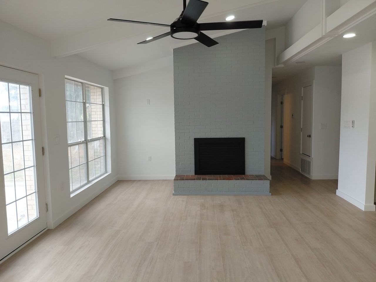 3007 Ne 11th St - Photo 2 of 19