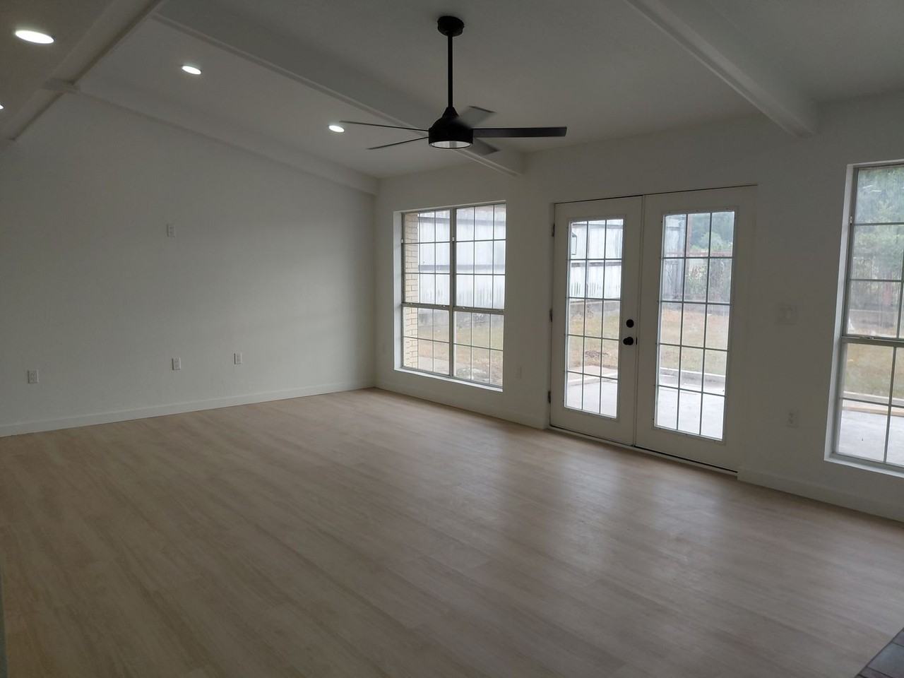 3007 Ne 11th St - Photo 3 of 19