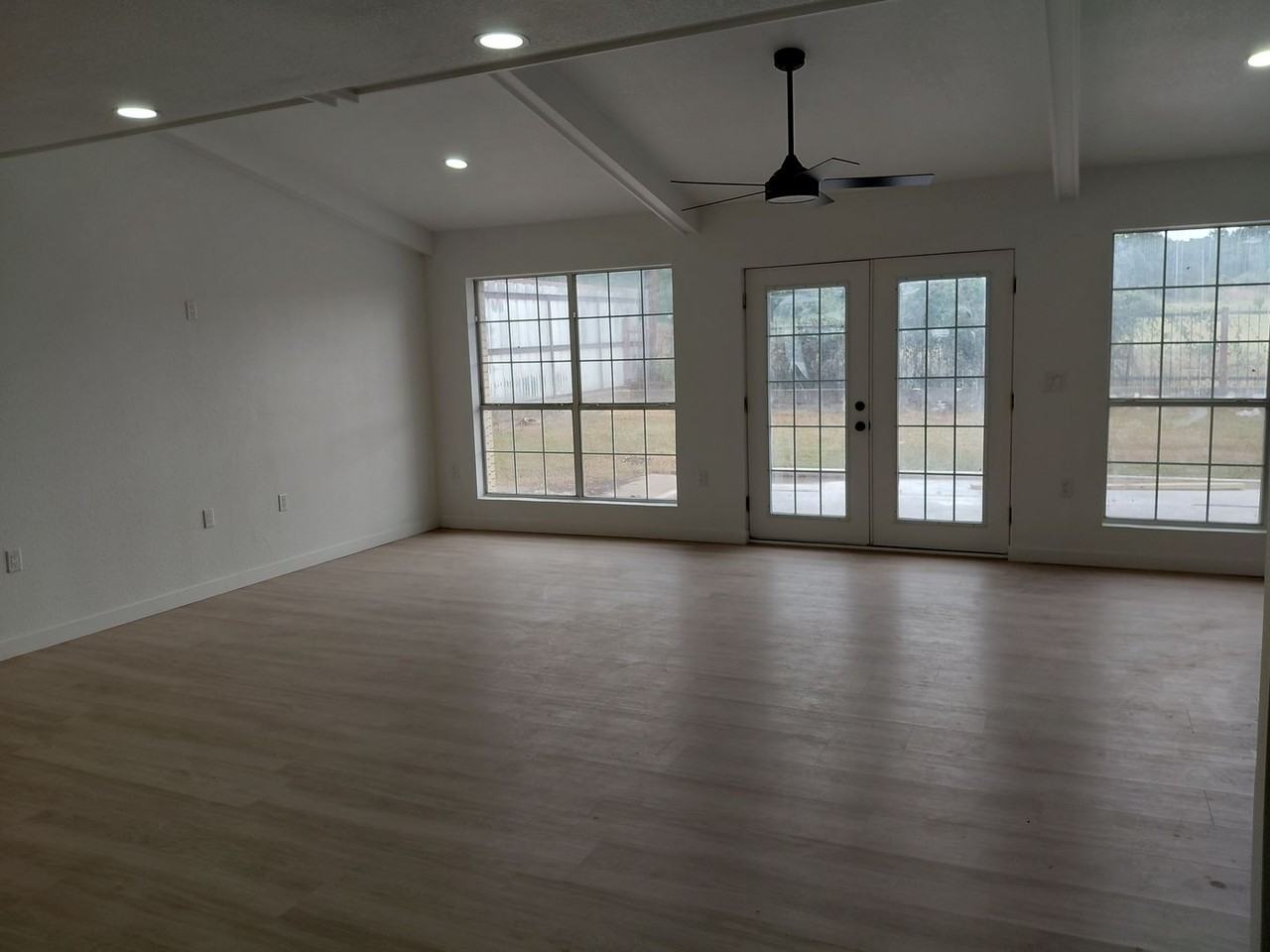 3007 Ne 11th St - Photo 4 of 19