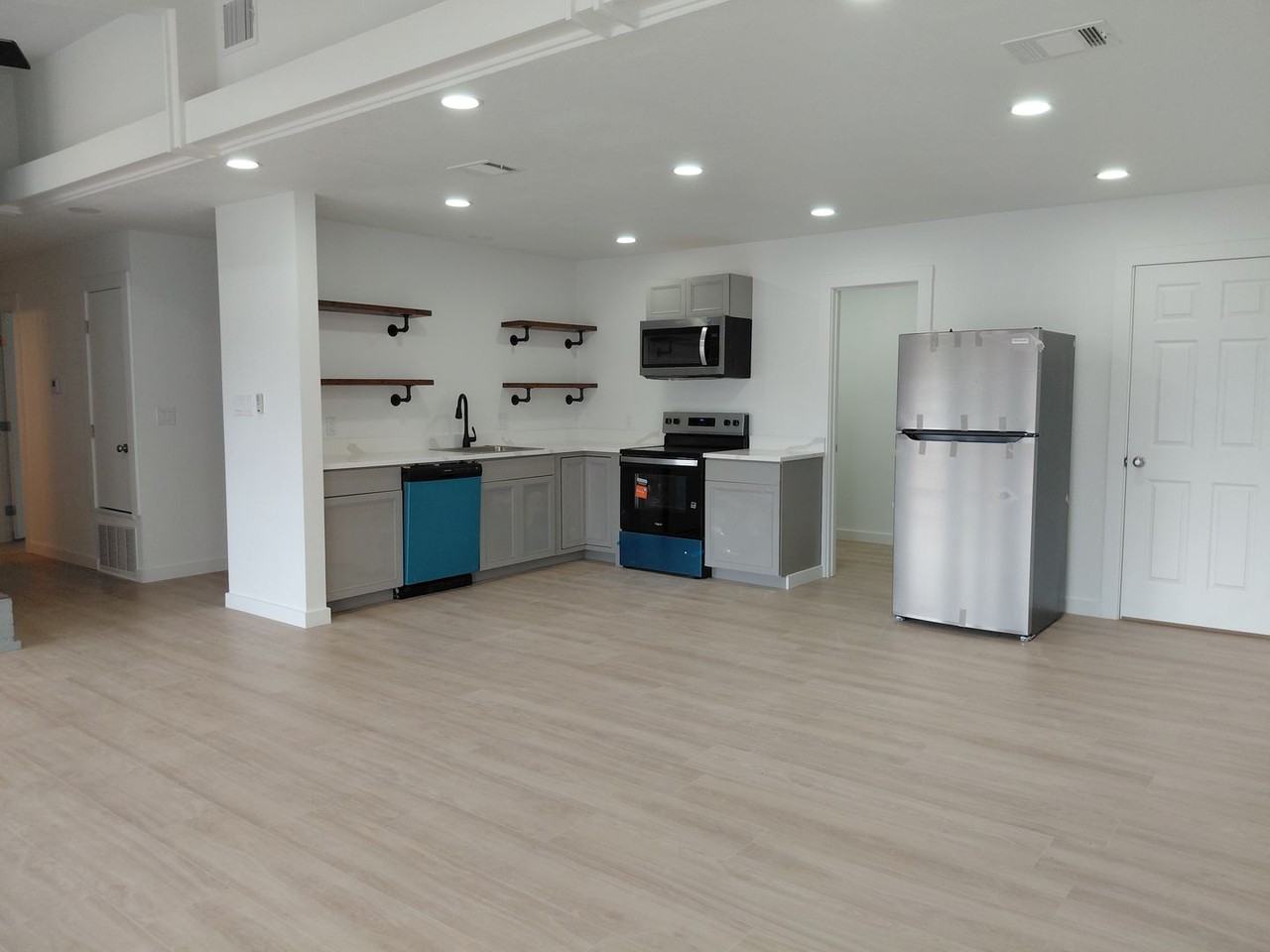 3007 Ne 11th St - Photo 5 of 19