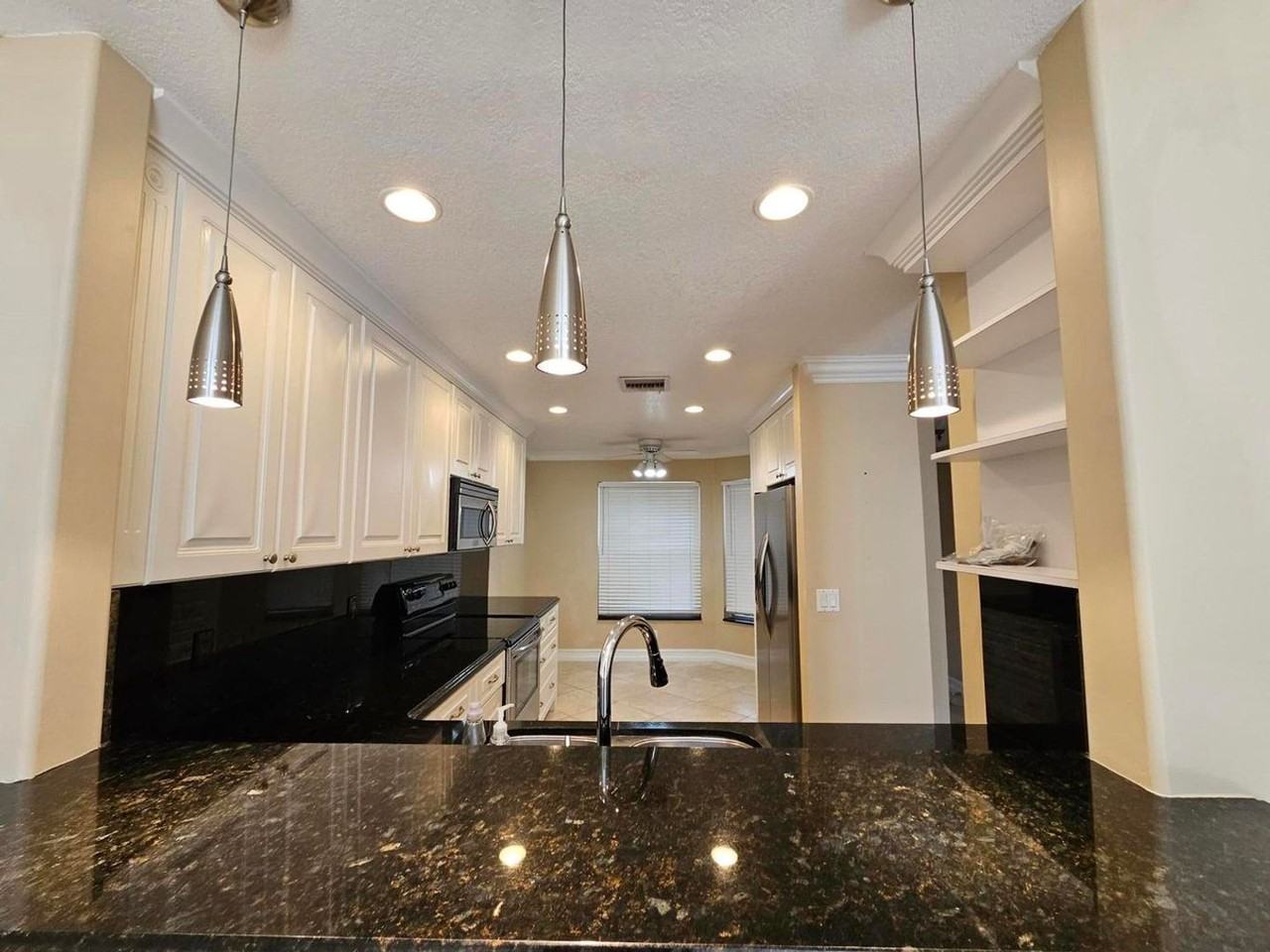 7526 Pinewalk Dr S - Photo 2 of 13