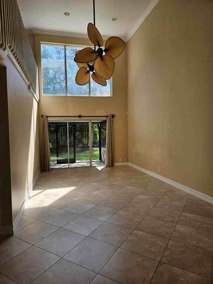 7526 Pinewalk Dr S - Photo 3 of 13