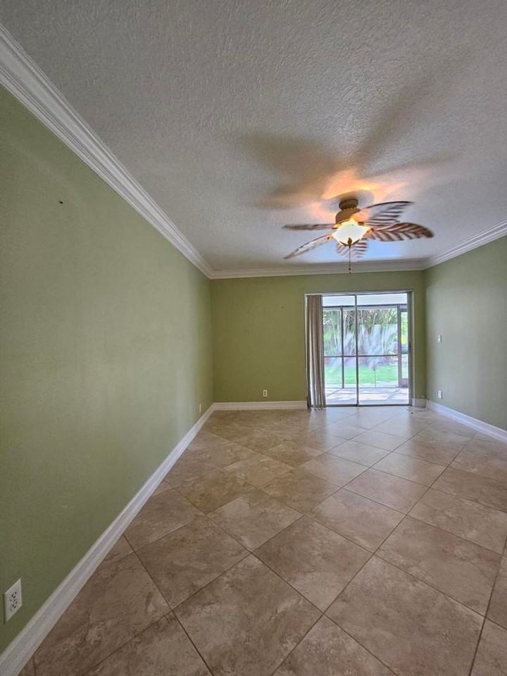 7526 Pinewalk Dr S - Photo 5 of 13