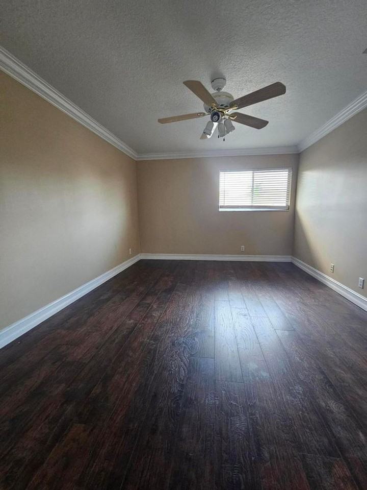 7526 Pinewalk Dr S - Photo 6 of 13