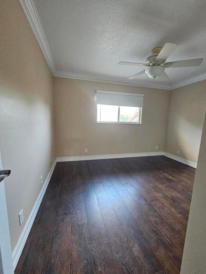 7526 Pinewalk Dr S - Photo 7 of 13