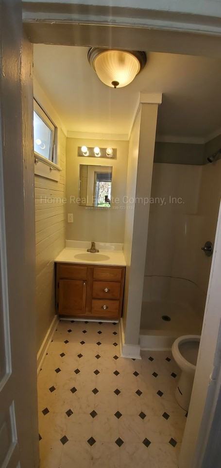 412 W 1st St #B - Photo 2 of 7