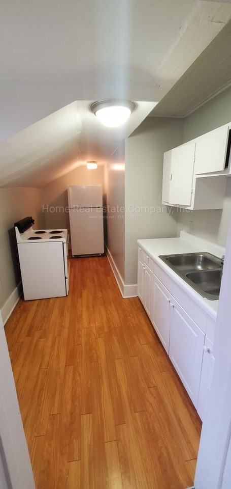 412 W 1st St #B - Photo 5 of 7