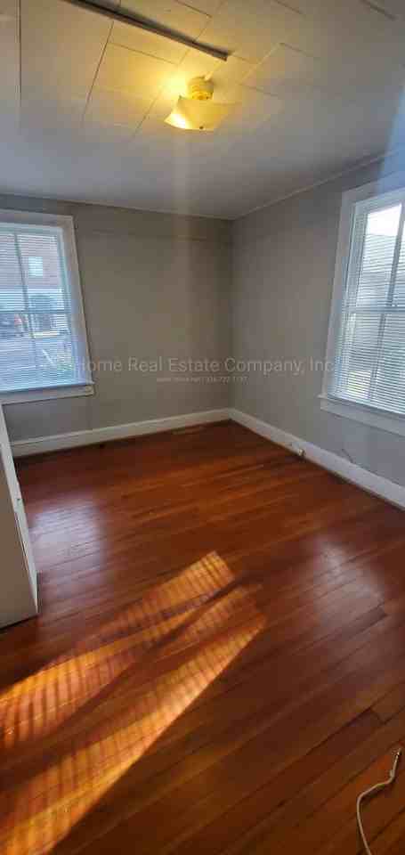 412 W 1st St #B - Photo 6 of 7