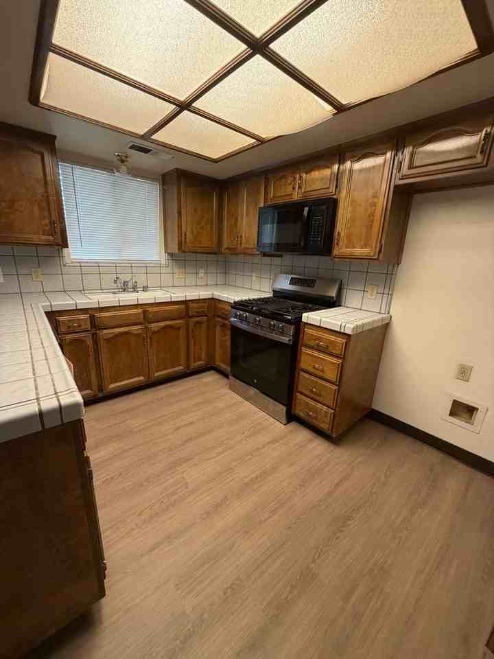 1635 E Eastbrook Ave - Photo 4 of 21